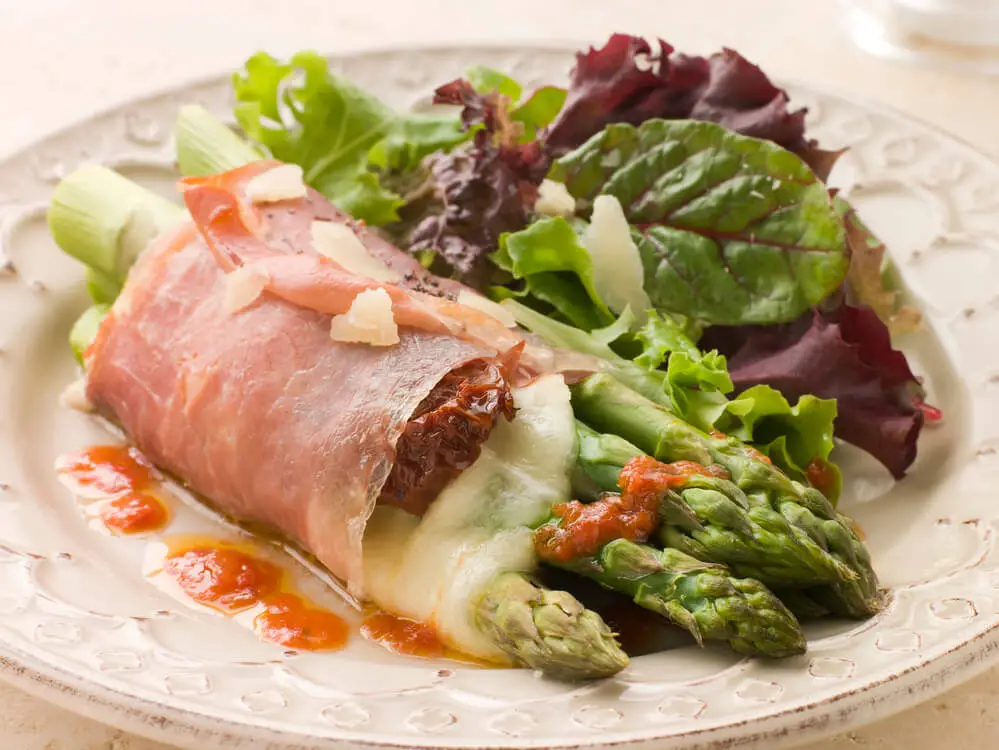 how to cook asparagus wrapped in parma ham